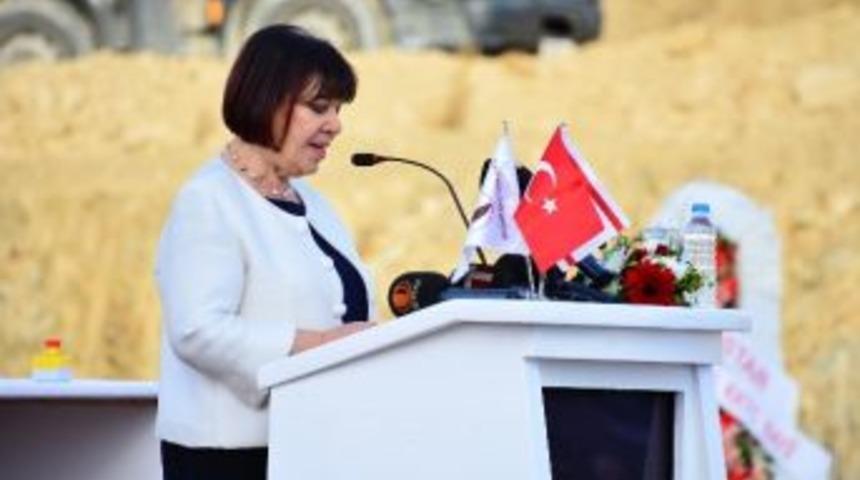 Y&uuml;ksek Şeref Ve Şeref Belgeleri Dağıtıldı