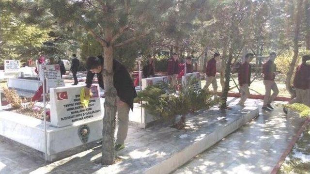 Yozgat Dar&uuml;şşifa Sağlık Meslek Lisesi &Ccedil;anakkale Şehitlerini Andı 2