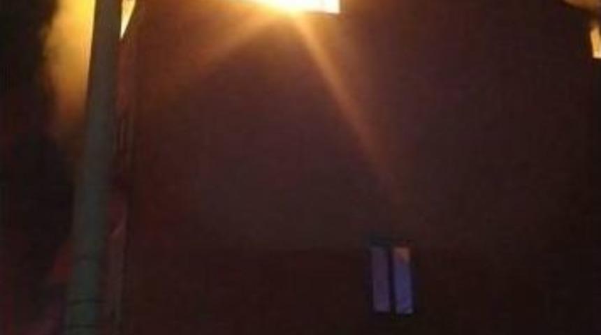 4 Katlı Metruk Evde Korkutan Yangın