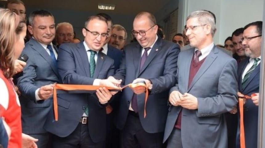 &Ccedil;om&uuml; İlahiyat Fak&uuml;ltesi&rsquo;nde Ensar Kitapevi A&ccedil;ıldı