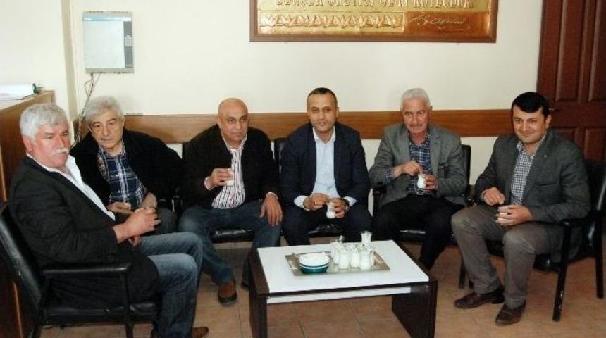 Ziraat Odası Misafirlere &Ccedil;ay Yerine S&uuml;t İkram Ediyor