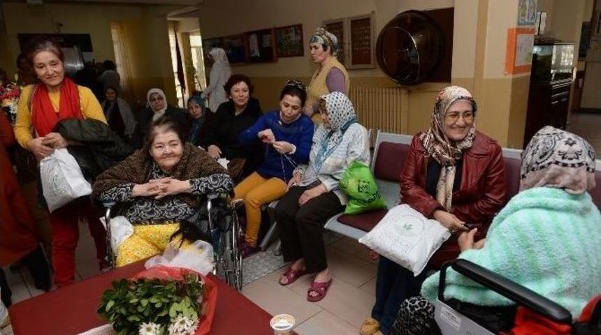Osmek Kursiyerleri Yaşlıları Unutmadı