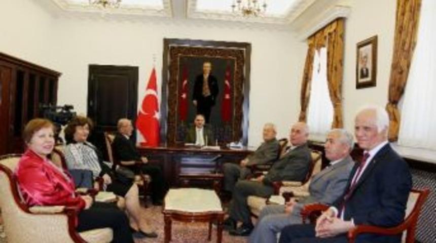 Vali &Ouml;zkan, Isparta Huzurevi Vakfı Y&ouml;netimiyle Biraraya Geldi