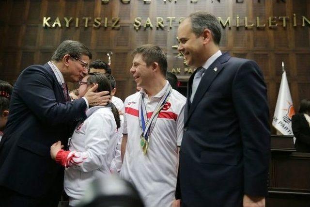 Başbakan Davutoğlu, Özel Sporcuları Kabul Etti