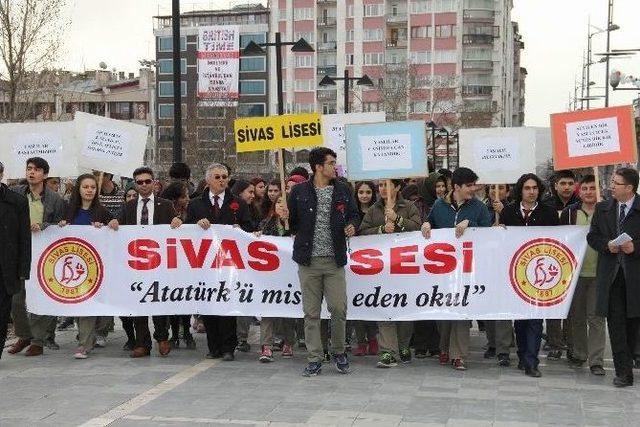 Sivas Lisesi, Yaşlılığa Dikkat Çekmek İçin Yürüyüş Düzenledi