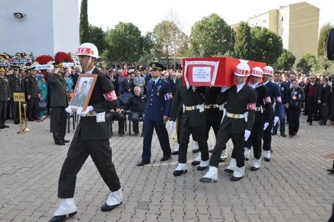 İzmir Şehidini Son Yolculuğuna Uğurladı