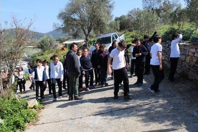 Bodrumlu Öğrenciler Sanatı Ve Sanatçıyı Yerinde Tanıdılar