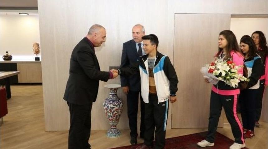 Başkan Erg&uuml;n Şampiyon Atıcıları Ağırladı