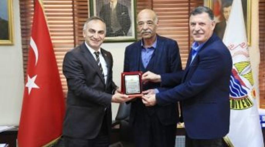 Sapanca&rsquo;ya Katkıda Bulunanlara Başkan Yılmazer&rsquo;den Plaket