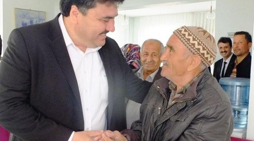 Ersoy Yaşlıları Ziyaret Etti, Hayır Dualarını Aldı