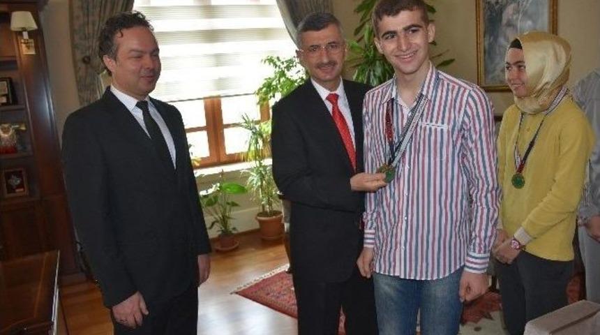 &Ouml;zel Şampiyonlardan Vali Bektaş&rsquo;a Ziyaret