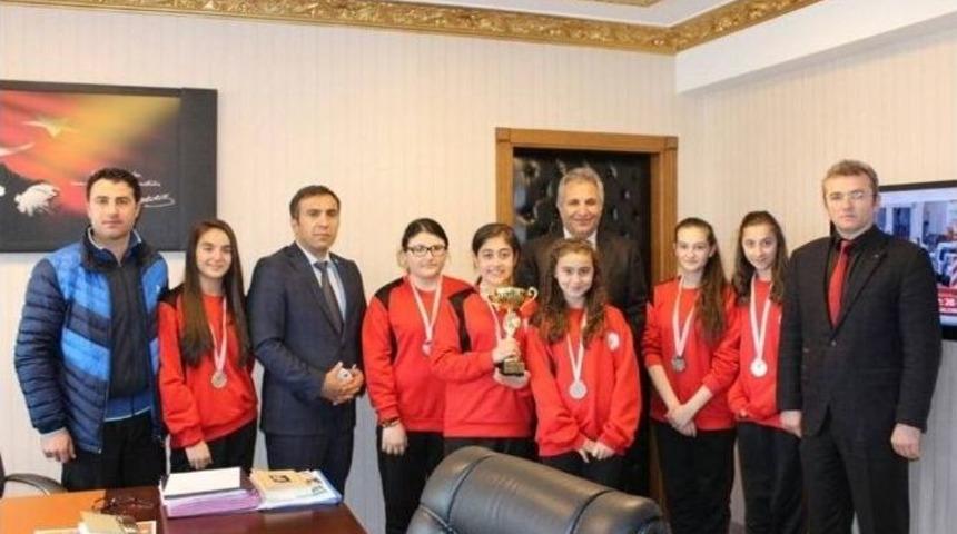 Başarılı Sporculardan Kaymakam Yapıcı&rsquo;ya Ziyaret