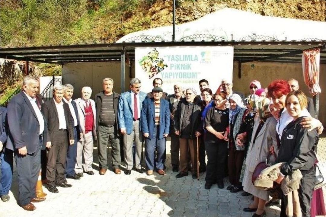 Nazilli&rsquo;de Yaşlılar Piknik Etkinliğinde Buluştu