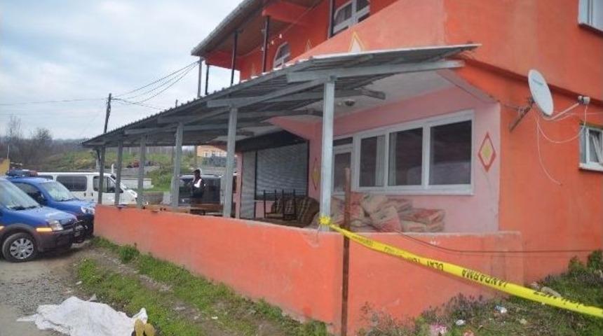 Yol Kenarında &Ouml;l&uuml; Bulundu