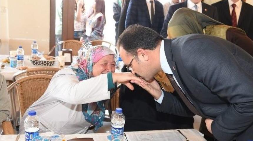 Uşak Belediyesi Yaşlıları Unutmadı