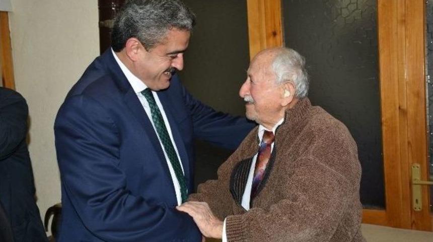 Alıcık, Yaşlılar Haftasında H&uuml;seyin Karasoy&rsquo;u Evinde Ziyaret Etti