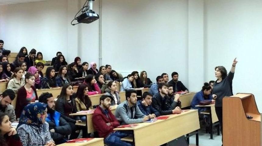 Ad&uuml; &Ouml;ğrencileri Kpss Konusunda Bilgilendirildi