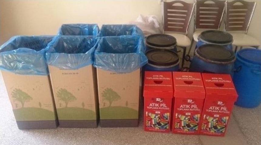 &Ouml;zkonak Belediyesi Okullara Geri D&ouml;n&uuml;ş&uuml;m Kutusu Dağıttı