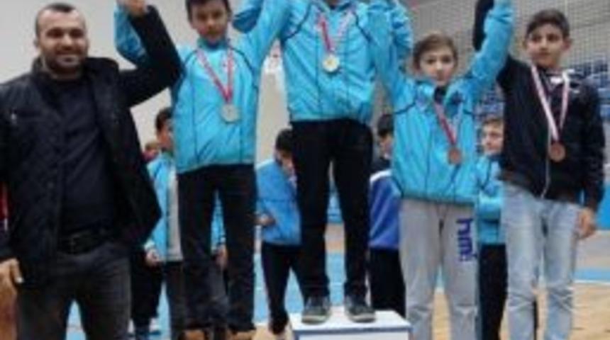 Kağıtsporlu Minik G&uuml;reş&ccedil;ilerin Başarısı