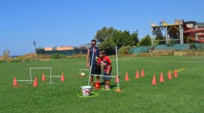 Karşıyaka&rsquo;da Otizmli &Ccedil;ocuklara Spor Eğitimi