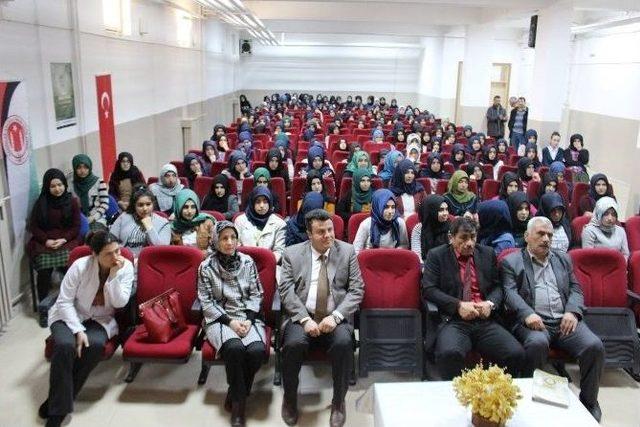 Erzincan’da Gençlere Temel Afet Bilinci Seminerleri Veriliyor