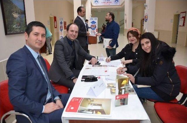 Turizm Sekt&ouml;r&uuml;nde Kariyer Bilgilendirmeleri 1