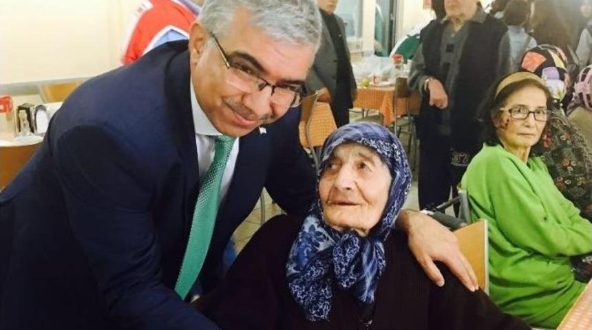 T&uuml;rk Kızılayı, Yaşlılar İle Gen&ccedil;leri Buluşturdu