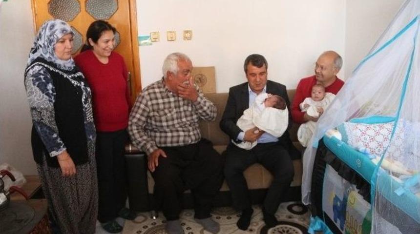 Belediyeden "hoş Geldin Bebek" Hediyesi