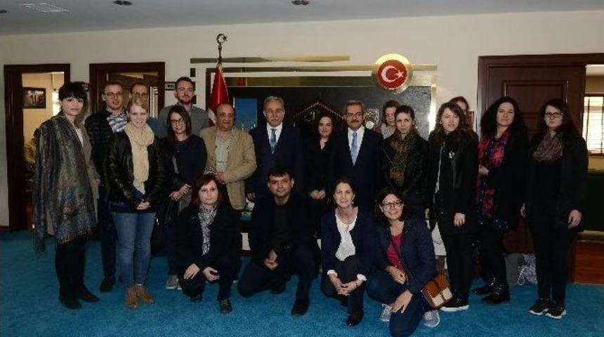 Vali B&uuml;y&uuml;k: "m&uuml;ltecilere Sahip &Ccedil;ıkmak İnsanlık G&ouml;revidir"