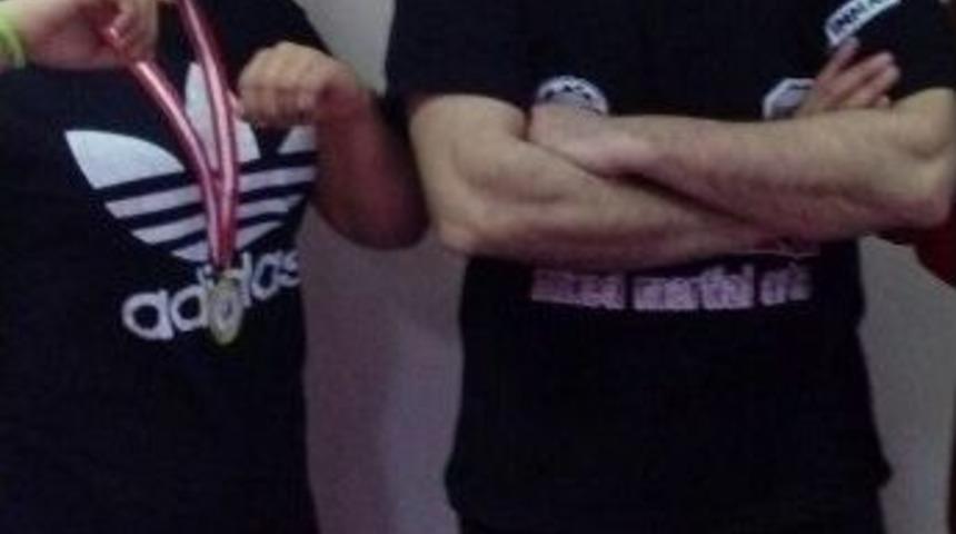 Mma Ringlerinde Liseli Kızın B&uuml;y&uuml;k Başarısı