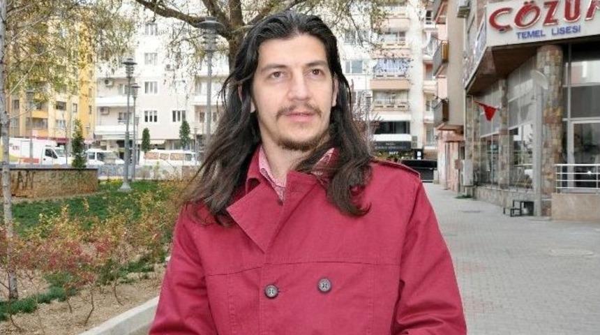 Egeli Sanat&ccedil;ı, Klibinde Ailesini Oynattı