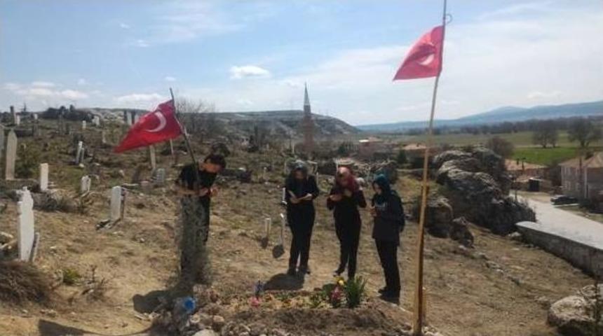 Anadolu Lisesi &Ouml;ğrencileri Şehit Ailesini Ziyaret Etti
