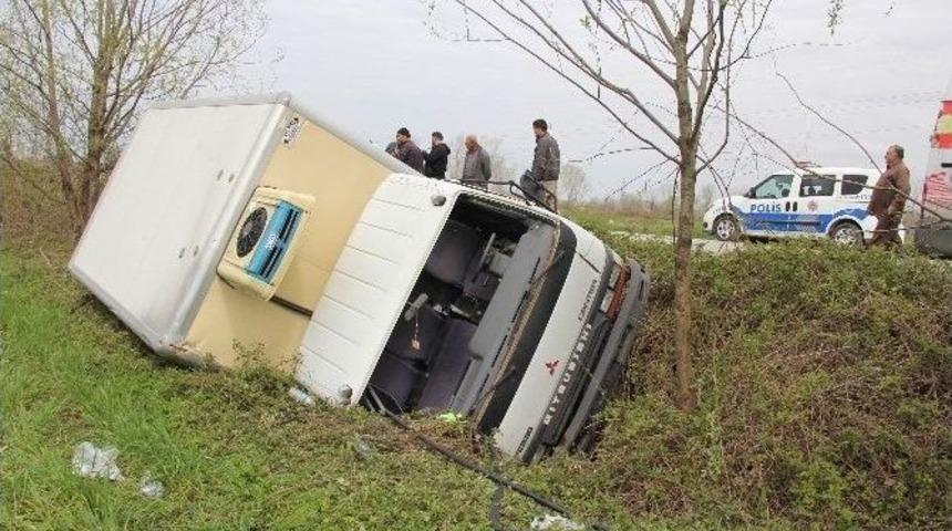 Samsun’da Kamyonet Devrildi: 1 Yaralı