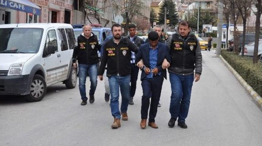 1 G&uuml;nde 4 Dolandırıcı Yakalandı