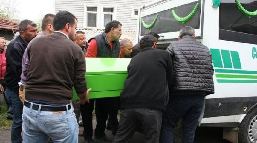 Evli Kadın Kendini Odun Deposuna Astı