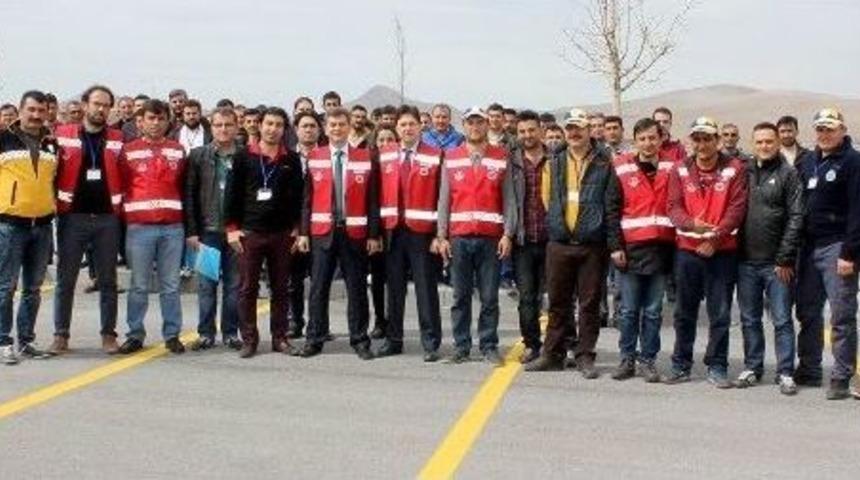 Ambulans Şof&ouml;rlerine İleri S&uuml;r&uuml;ş Teknikleri Eğitimi Verildi