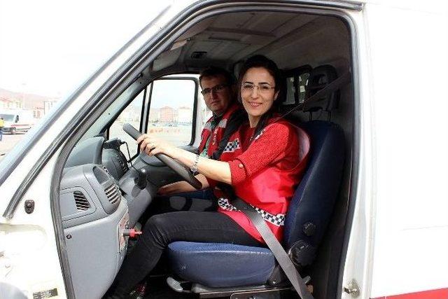 Ambulans Şof&ouml;rlerine İleri S&uuml;r&uuml;ş Teknikleri Eğitimi Verildi 1