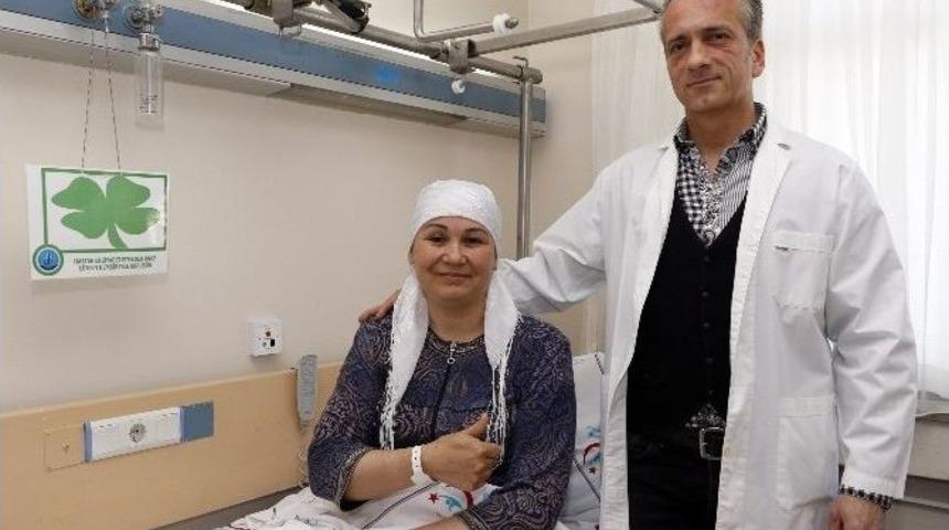 Tedavisi İ&ccedil;in 3 U&ccedil;akla 5 Bin 215 Km Yol Kat Edip Antalya&rsquo;ya Geldi