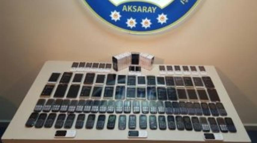 Aksaray&rsquo;da G&uuml;mr&uuml;k Ka&ccedil;ağı 118 Cep Telefonu Ele Ge&ccedil;irildi