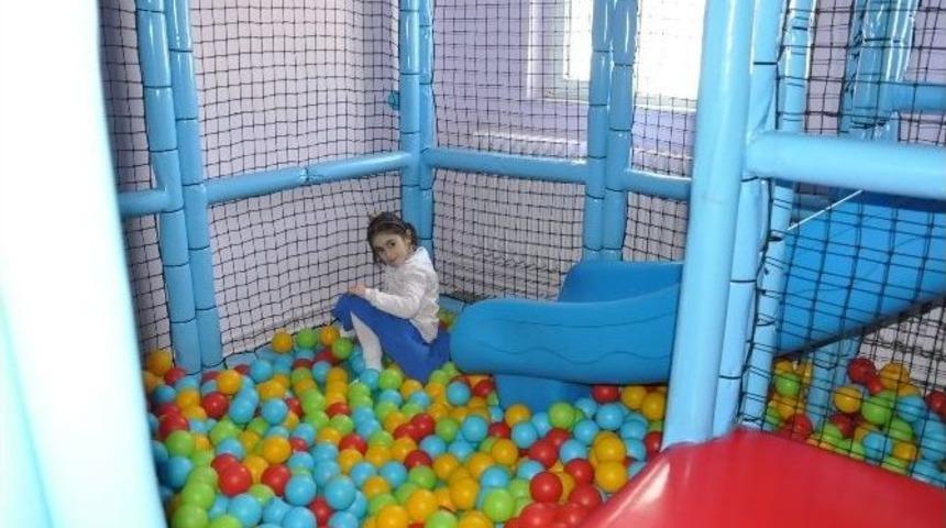 Digor Kadın Yaşam Merkezi En &Ccedil;ok &Ccedil;ocukların Y&uuml;z&uuml;n&uuml; G&uuml;ld&uuml;rd&uuml;