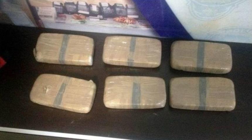 Tatil Havası Verdikleri Kırmızı Spor &Ccedil;antadan 3 Kilo Eroin &Ccedil;ıktı