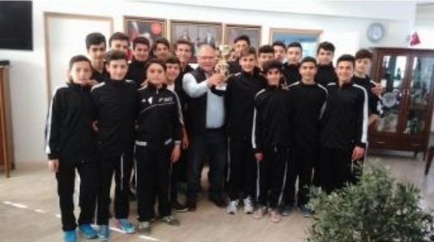 Burhaniyeli Şampiyonlar Manisa&rsquo;ya Gitti