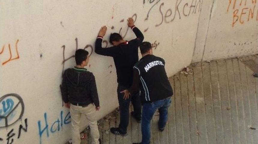 Narkotim Ekipleri Uyuşturucu Taciri Avında