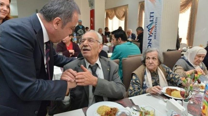Başkan B&ouml;cek, Huzurevi Sakinleriyle Bir Araya Geldi