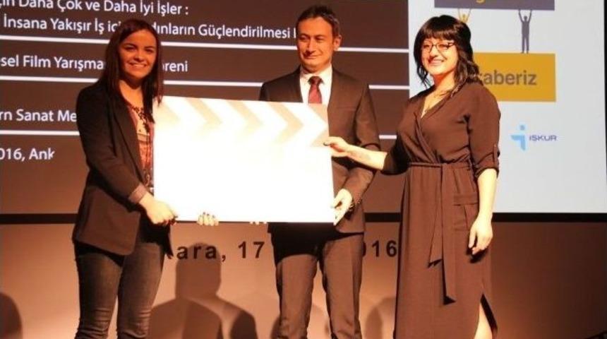 Sel&ccedil;uk İletişime 4 &Ouml;d&uuml;l Birden