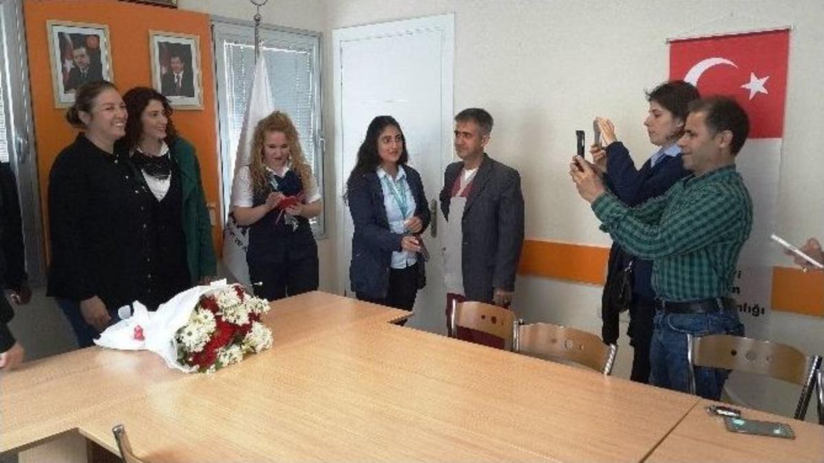 Kadro M&uuml;jdesi Alan Hastane Personeli Başkan Demiralp&rsquo;i Ziyaret Etti