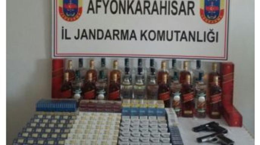 Sandıklı&rsquo;da Ruhsatsız Silah, Ka&ccedil;ak Sigara Ve İ&ccedil;ki Ele Ge&ccedil;irildi