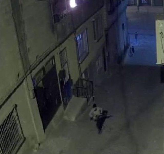 Gaziantep&rsquo;te Karakol Ve Zırhlı Araca Silahlı Saldırı G&uuml;venlik Kamerasında 1
