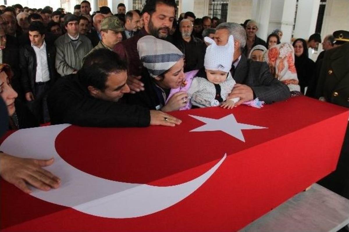 Elazığlı Şehidi Eşi, Bebeğiyle Uğurladı