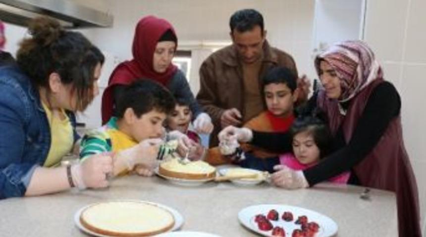 Engelli &Ccedil;ocukların Pasta Heyecanı